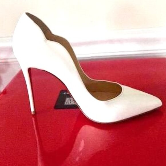 Christian Louboutin Hot Chick Scallop Pointed Toe 100mm Pump Patent Calf Leather - Picture 7 of 14